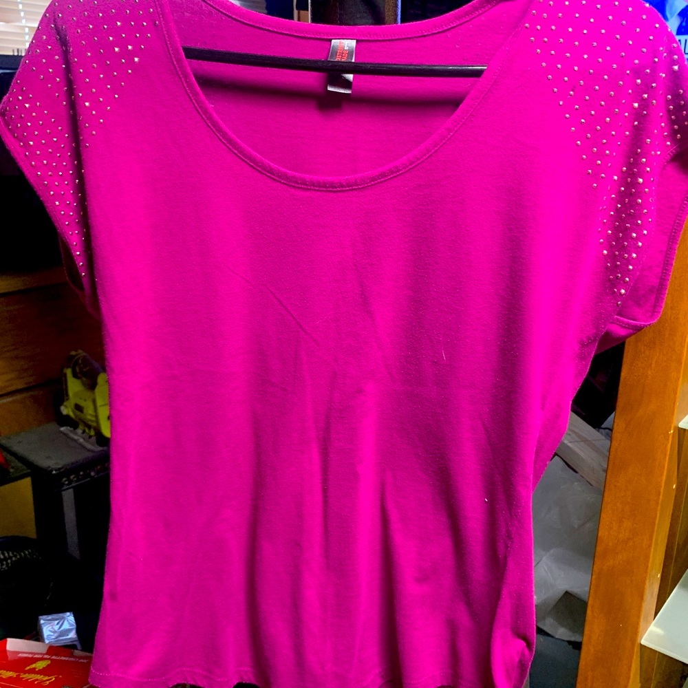 Women’s T-Shirt Lot Size M!